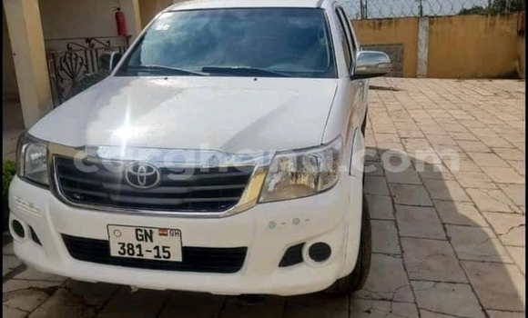 Ra Àlòkù Toyota Hilux funfun Ọkọ̀ in Accra ni Greater Accra Ra Àlòkù Toyota Hilux funfun Ọkọ̀ in Accra ni Greater Accra