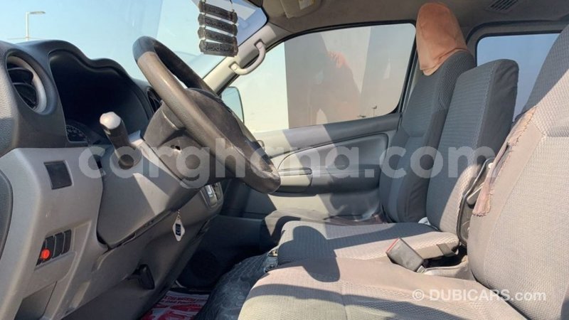 Big with watermark nissan urvan ashanti import dubai 40248