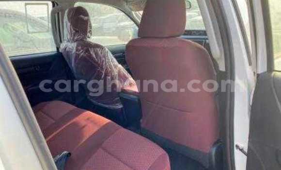 Ra Àlòkù Toyota Hilux funfun Ọkọ̀ in Tema ni Greater Accra Ra Àlòkù Toyota Hilux funfun Ọkọ̀ in Tema ni Greater Accra