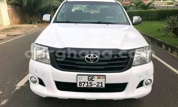 Ra Àlòkù Toyota Hilux funfun Ọkọ̀ in Accra ni Greater Accra Ra Àlòkù Toyota Hilux funfun Ọkọ̀ in Accra ni Greater Accra