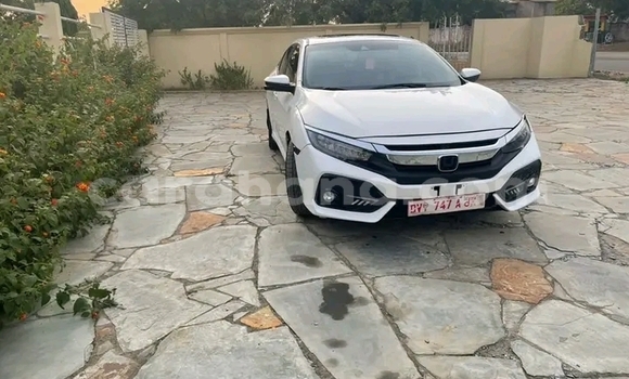 Ra Àlòkù Honda Civic funfun Ọkọ̀ in Accra ni Greater Accra Ra Àlòkù Honda Civic funfun Ọkọ̀ in Accra ni Greater Accra