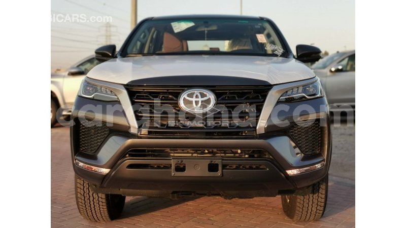 Big with watermark toyota fortuner ashanti import dubai 40301