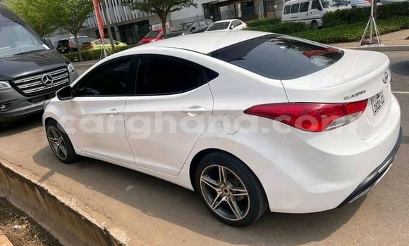 Ra Àlòkù Hyundai Elantra funfun Ọkọ̀ in Accra ni Greater Accra Ra Àlòkù Hyundai Elantra funfun Ọkọ̀ in Accra ni Greater Accra