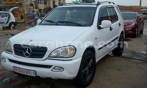Ra Àlòkù Mercedes‒Benz ML–Class funfun Ọkọ̀ in Accra ni Greater Accra Ra Àlòkù Mercedes‒Benz ML–Class funfun Ọkọ̀ in Accra ni Greater Accra