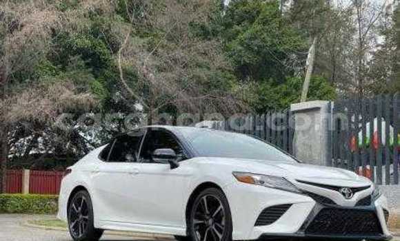 Ra Àlòkù Toyota Camry funfun Ọkọ̀ in Tema ni Greater Accra Ra Àlòkù Toyota Camry funfun Ọkọ̀ in Tema ni Greater Accra