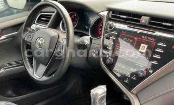 Ra Àlòkù Toyota Camry funfun Ọkọ̀ in Tema ni Greater Accra Ra Àlòkù Toyota Camry funfun Ọkọ̀ in Tema ni Greater Accra