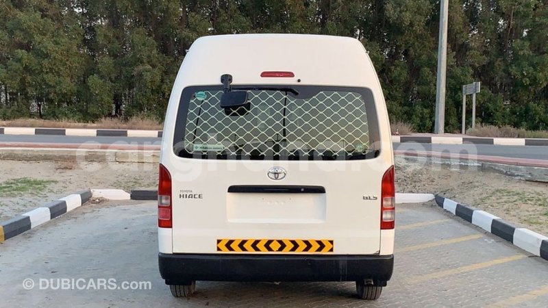 Big with watermark toyota hiace ashanti import dubai 40351