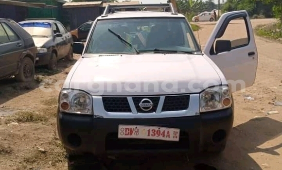 Ra Àlòkù Nissan Hardbody funfun Ọkọ̀ in Accra ni Greater Accra Ra Àlòkù Nissan Hardbody funfun Ọkọ̀ in Accra ni Greater Accra