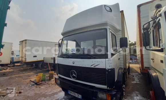 Sayi Na hannu Mercedes‒Benz Truck White Babbar mota in Tema a Greater Accra Sayi Na hannu Mercedes‒Benz Truck White Babbar mota in Tema a Greater Accra