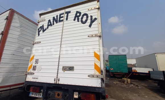 Sayi Na hannu Mercedes‒Benz Truck White Babbar mota in Tema a Greater Accra Sayi Na hannu Mercedes‒Benz Truck White Babbar mota in Tema a Greater Accra