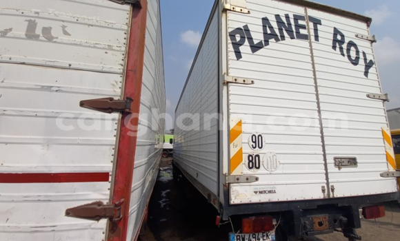 Sayi Na hannu Mercedes‒Benz Truck White Babbar mota in Tema a Greater Accra Sayi Na hannu Mercedes‒Benz Truck White Babbar mota in Tema a Greater Accra