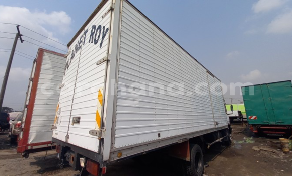 Sayi Na hannu Mercedes‒Benz Truck White Babbar mota in Tema a Greater Accra Sayi Na hannu Mercedes‒Benz Truck White Babbar mota in Tema a Greater Accra