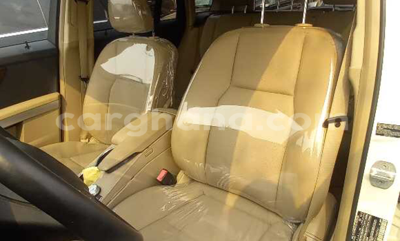 Ra Àlòkù Mercedes‒Benz GLK–Class funfun Ọkọ̀ in Tema ni Greater Accra Ra Àlòkù Mercedes‒Benz GLK–Class funfun Ọkọ̀ in Tema ni Greater Accra