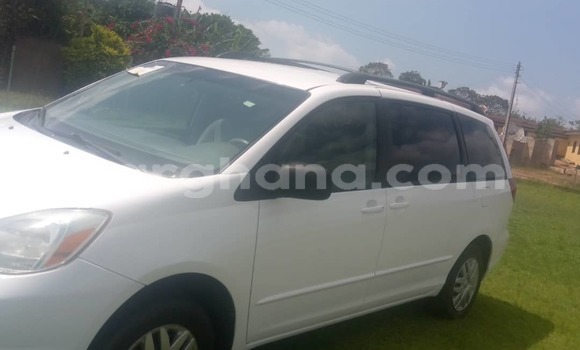 Buy Import Toyota Sienna White Car in Tema in Greater Accra Buy Import Toyota Sienna White Car in Tema in Greater Accra