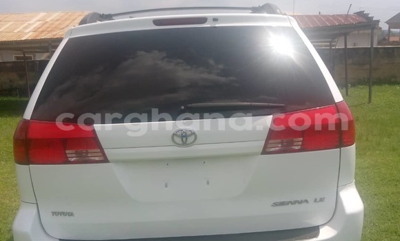 Buy Import Toyota Sienna White Car in Tema in Greater Accra Buy Import Toyota Sienna White Car in Tema in Greater Accra