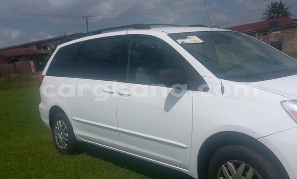 Buy Import Toyota Sienna White Car in Tema in Greater Accra Buy Import Toyota Sienna White Car in Tema in Greater Accra