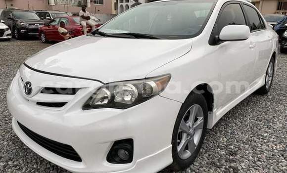 Ra Àlòkù Toyota Corolla funfun Ọkọ̀ in Accra ni Greater Accra Ra Àlòkù Toyota Corolla funfun Ọkọ̀ in Accra ni Greater Accra