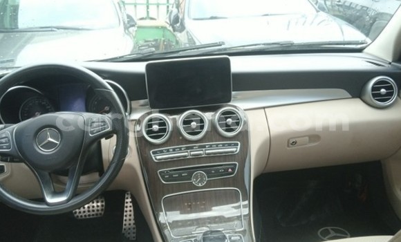 Sayi Na hannu Mercedes‒Benz C–Class White Mota in Tema a Greater Accra Sayi Na hannu Mercedes‒Benz C–Class White Mota in Tema a Greater Accra