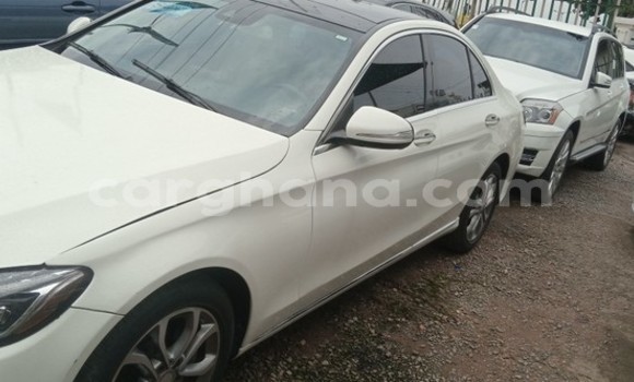 Sayi Na hannu Mercedes‒Benz C–Class White Mota in Tema a Greater Accra Sayi Na hannu Mercedes‒Benz C–Class White Mota in Tema a Greater Accra