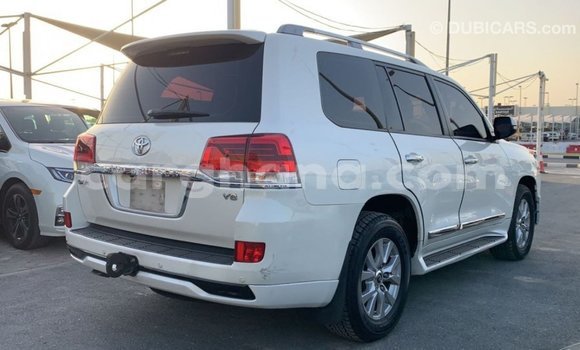 Sayi Imported Toyota Land Cruiser White Mota in Import - Dubai a Ashanti Sayi Imported Toyota Land Cruiser White Mota in Import - Dubai a Ashanti