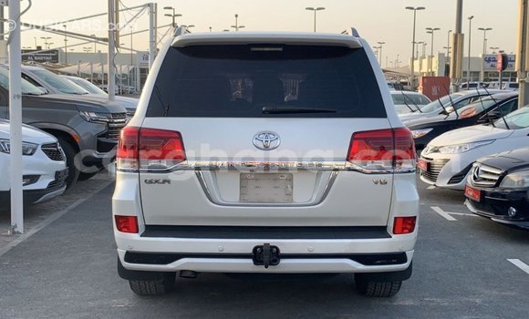 Sayi Imported Toyota Land Cruiser White Mota in Import - Dubai a Ashanti Sayi Imported Toyota Land Cruiser White Mota in Import - Dubai a Ashanti