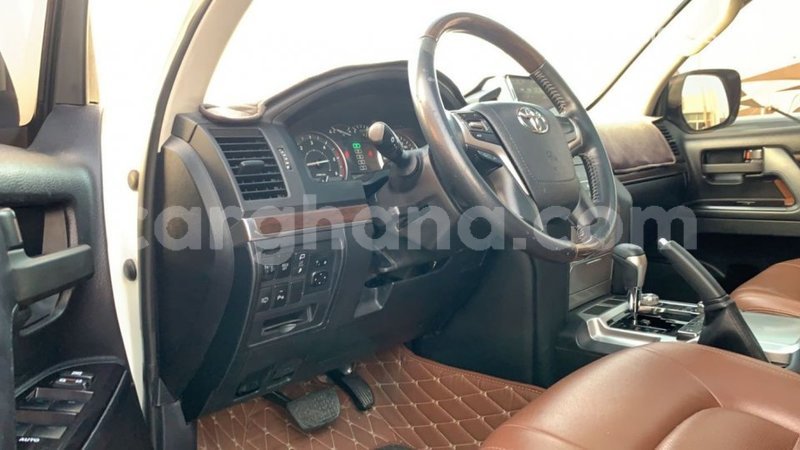 Big with watermark toyota land cruiser ashanti import dubai 40435