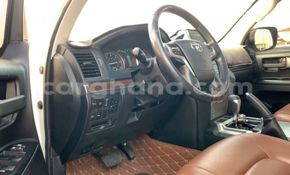 Sayi Imported Toyota Land Cruiser White Mota in Import - Dubai a Ashanti Sayi Imported Toyota Land Cruiser White Mota in Import - Dubai a Ashanti