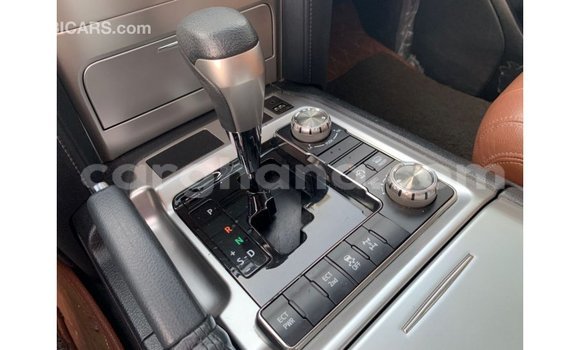 Sayi Imported Toyota Land Cruiser White Mota in Import - Dubai a Ashanti Sayi Imported Toyota Land Cruiser White Mota in Import - Dubai a Ashanti