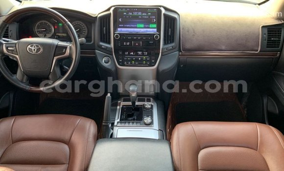 Sayi Imported Toyota Land Cruiser White Mota in Import - Dubai a Ashanti Sayi Imported Toyota Land Cruiser White Mota in Import - Dubai a Ashanti