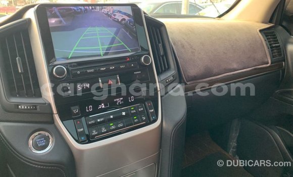 Sayi Imported Toyota Land Cruiser White Mota in Import - Dubai a Ashanti Sayi Imported Toyota Land Cruiser White Mota in Import - Dubai a Ashanti