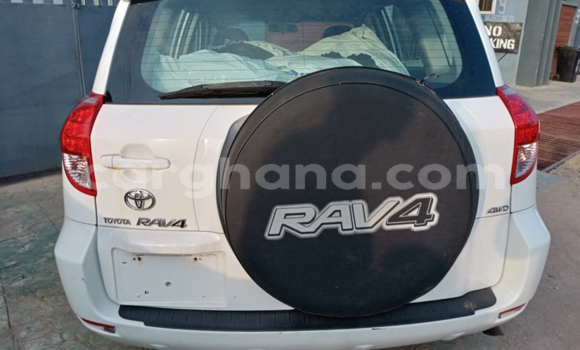 Sayi Na hannu Toyota RAV4 White Mota in Tema a Greater Accra