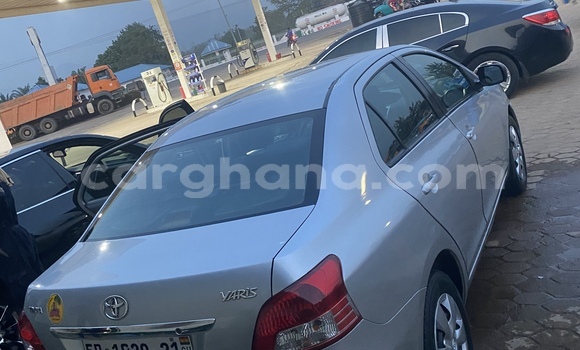 Ra Àlòkù Toyota Yaris Silver Ọkọ̀ in Koforidua ni Oorun