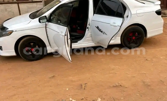 Ra Àlòkù Toyota Corolla funfun Ọkọ̀ in Accra ni Greater Accra Ra Àlòkù Toyota Corolla funfun Ọkọ̀ in Accra ni Greater Accra