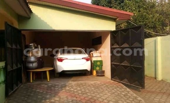 Buy Used Toyota Corolla White Car in Accra in Greater Accra Buy Used Toyota Corolla White Car in Accra in Greater Accra