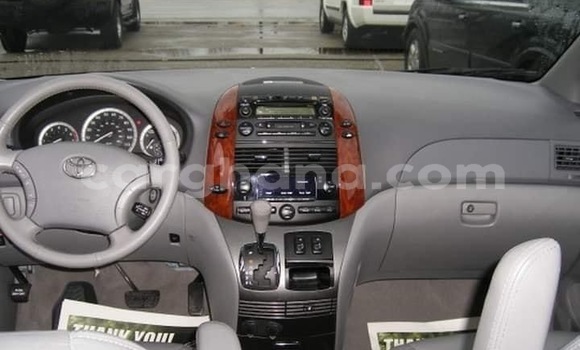 Buy Used Toyota Sienna Silver Car in Sekondi–Takoradi Metropolitan in Western Buy Used Toyota Sienna Silver Car in Sekondi–Takoradi Metropolitan in Western