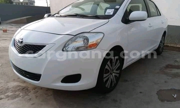 Ra Àlòkù Toyota Yaris funfun Ọkọ̀ in Accra ni Greater Accra Ra Àlòkù Toyota Yaris funfun Ọkọ̀ in Accra ni Greater Accra