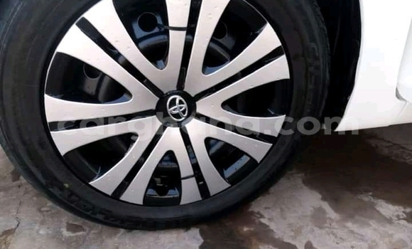 Ra Àlòkù Toyota Yaris funfun Ọkọ̀ in Accra ni Greater Accra Ra Àlòkù Toyota Yaris funfun Ọkọ̀ in Accra ni Greater Accra