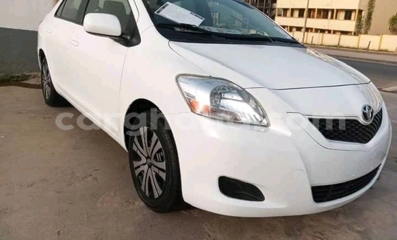 Ra Àlòkù Toyota Yaris funfun Ọkọ̀ in Accra ni Greater Accra Ra Àlòkù Toyota Yaris funfun Ọkọ̀ in Accra ni Greater Accra