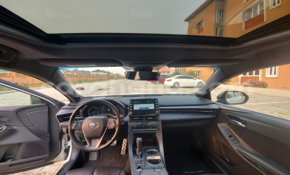Sayi Na hannu Toyota Avalon White Mota in Tema a Greater Accra Sayi Na hannu Toyota Avalon White Mota in Tema a Greater Accra