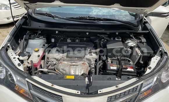 Buy Used Toyota RAV4 White Car in Sekondi–Takoradi Metropolitan in Western Buy Used Toyota RAV4 White Car in Sekondi–Takoradi Metropolitan in Western