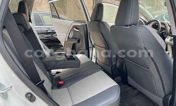 Buy Used Toyota RAV4 White Car in Sekondi–Takoradi Metropolitan in Western Buy Used Toyota RAV4 White Car in Sekondi–Takoradi Metropolitan in Western