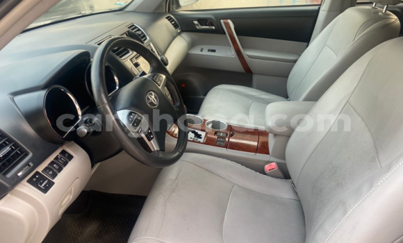 Sayi Na hannu Toyota Highlander Blue Mota in Tema a Greater Accra Sayi Na hannu Toyota Highlander Blue Mota in Tema a Greater Accra