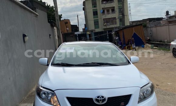 Sayi Na hannu Toyota Corolla White Mota in Sekondi–Takoradi Metropolitan a Yamma