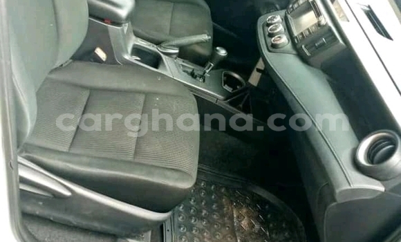 Ra Àlòkù Toyota RAV4 funfun Ọkọ̀ in Accra ni Greater Accra Ra Àlòkù Toyota RAV4 funfun Ọkọ̀ in Accra ni Greater Accra