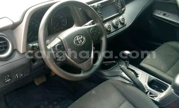 Ra Àlòkù Toyota RAV4 funfun Ọkọ̀ in Accra ni Greater Accra Ra Àlòkù Toyota RAV4 funfun Ọkọ̀ in Accra ni Greater Accra