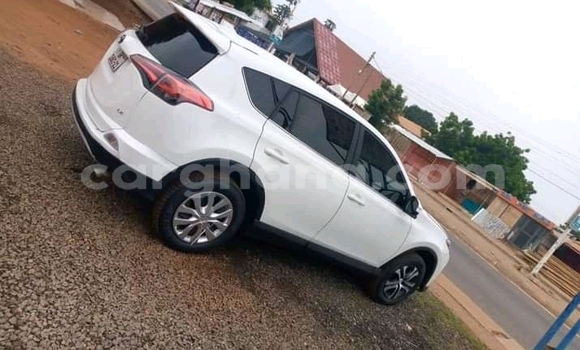 Ra Àlòkù Toyota RAV4 funfun Ọkọ̀ in Accra ni Greater Accra Ra Àlòkù Toyota RAV4 funfun Ọkọ̀ in Accra ni Greater Accra