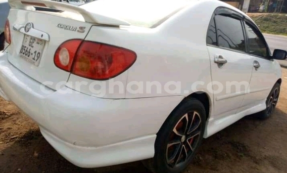 Sayi Na hannu Toyota Corolla White Mota in Accra a Greater Accra