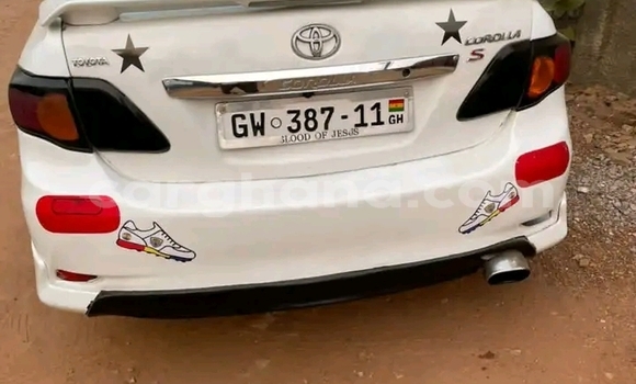 Ra Àlòkù Toyota Corolla funfun Ọkọ̀ in Accra ni Greater Accra