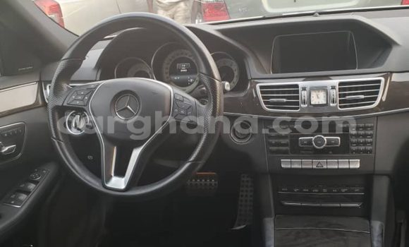 Sayi Na hannu Mercedes‒Benz E–Class White Mota in Tema a Greater Accra Sayi Na hannu Mercedes‒Benz E–Class White Mota in Tema a Greater Accra