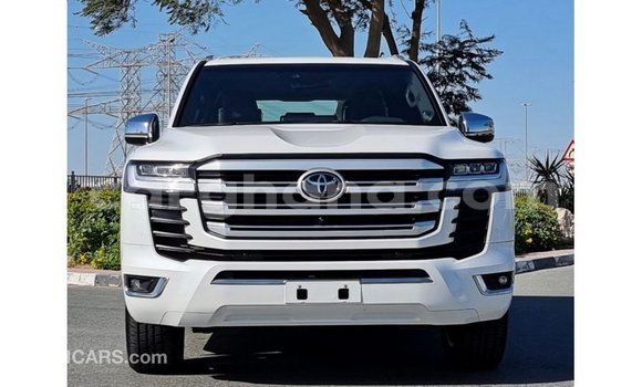 Sayi Imported Toyota Land Cruiser White Mota in Import - Dubai a Ashanti Sayi Imported Toyota Land Cruiser White Mota in Import - Dubai a Ashanti